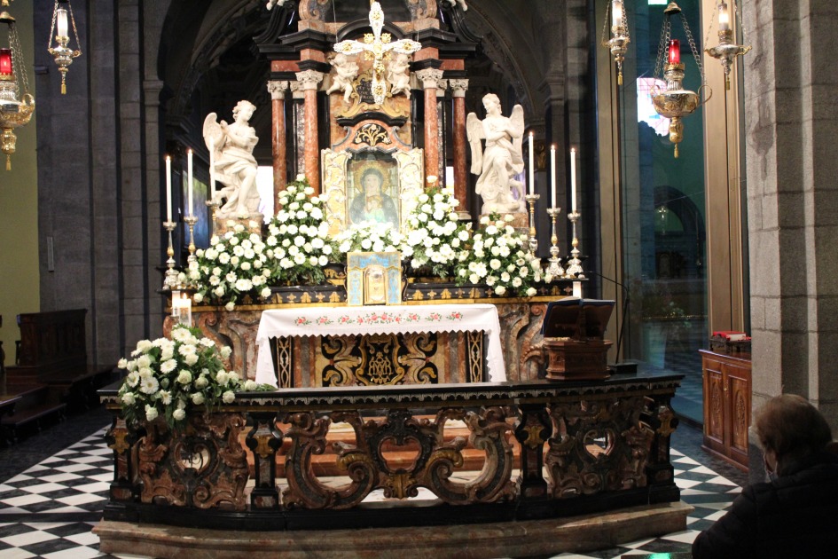 L'altare della Madonna